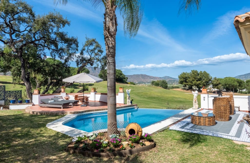 4 sovrum Villa till salu i Marbella med pool garage - 1 895 000 € (Ref: 9979541)