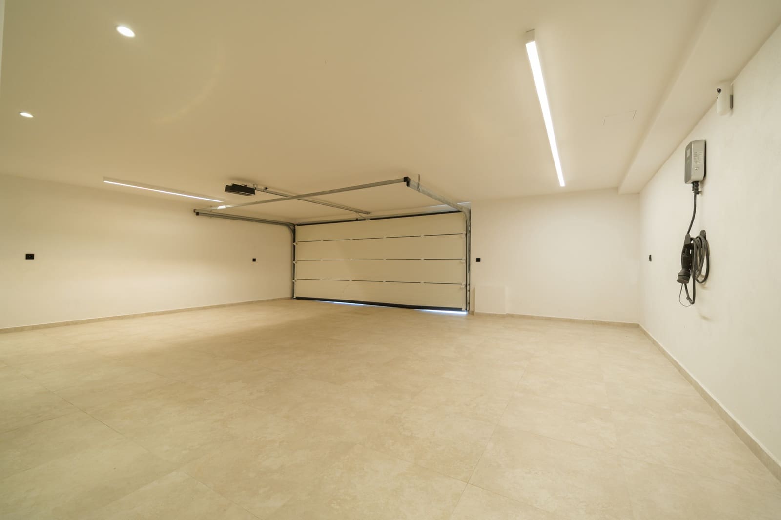 4 quarto Moradia para venda em Marbella com piscina garagem - 3 750 000 € (Ref: 9979542)