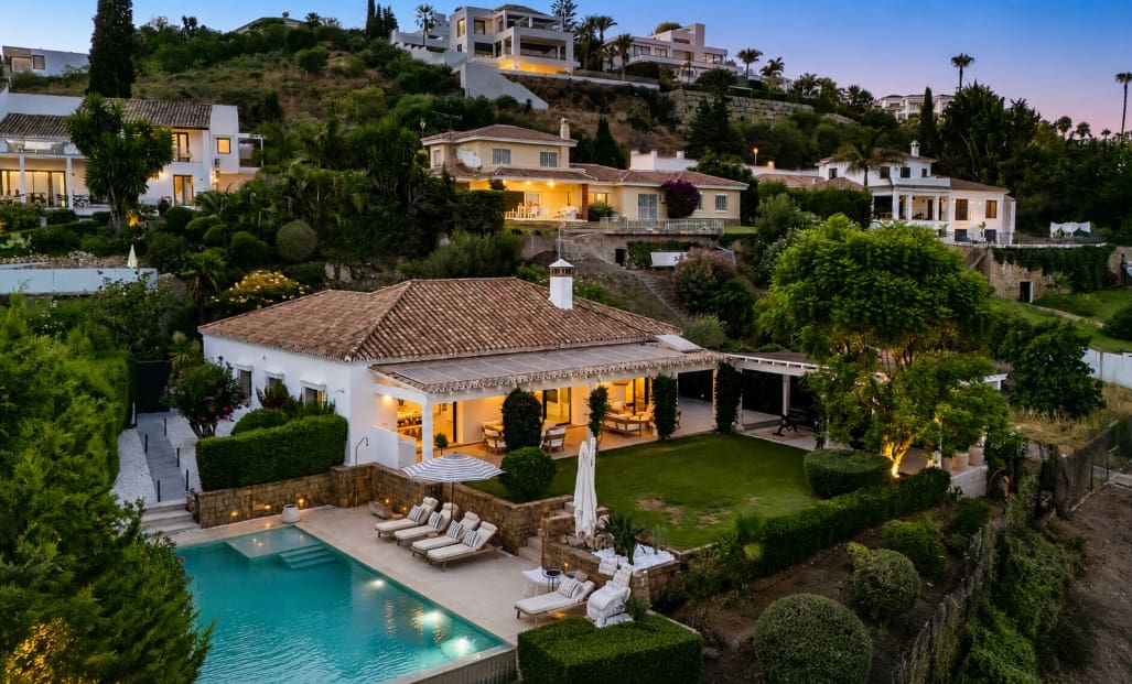 4 bedroom Villa for sale in Marbella with pool - € 2,095,000 (Ref: 9990322)