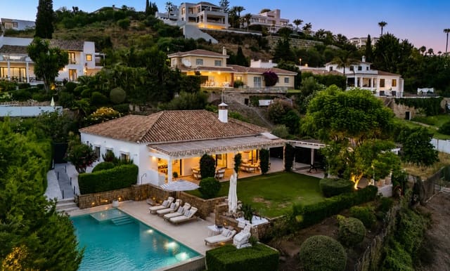 4 bedroom Villa for sale in Marbella with pool - € 2,095,000 (Ref: 9990322)