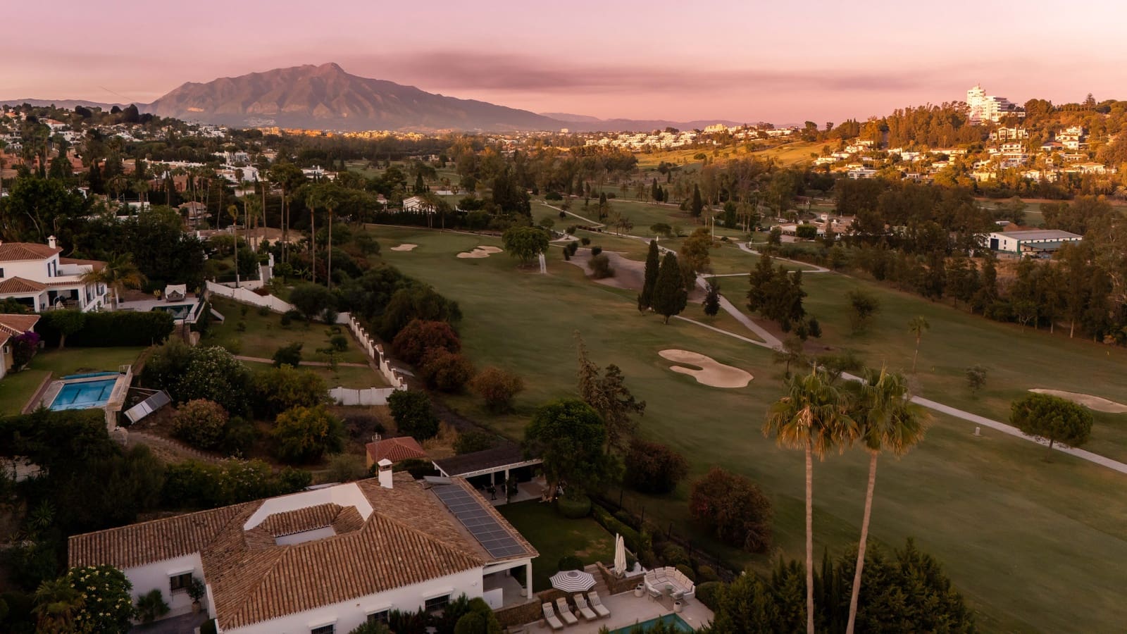 4 bedroom Villa for sale in Marbella with pool - € 2,095,000 (Ref: 9990322)