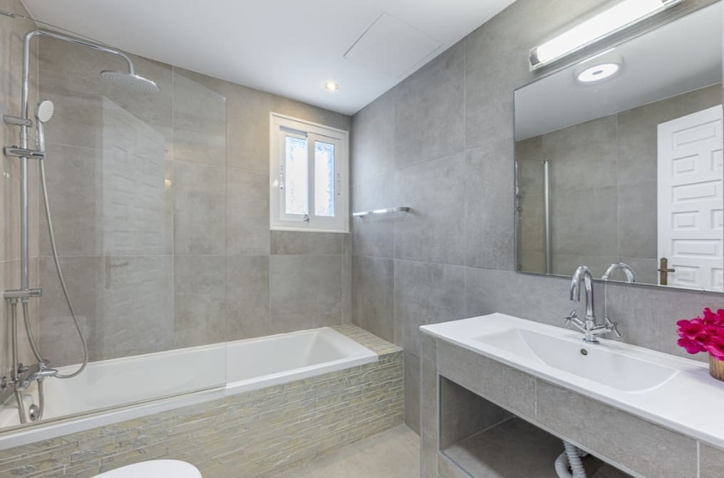 6 soverom Villa til salgs i Sotogrande med svømmebasseng garasje - € 1 845 000 (Ref: 9990323)
