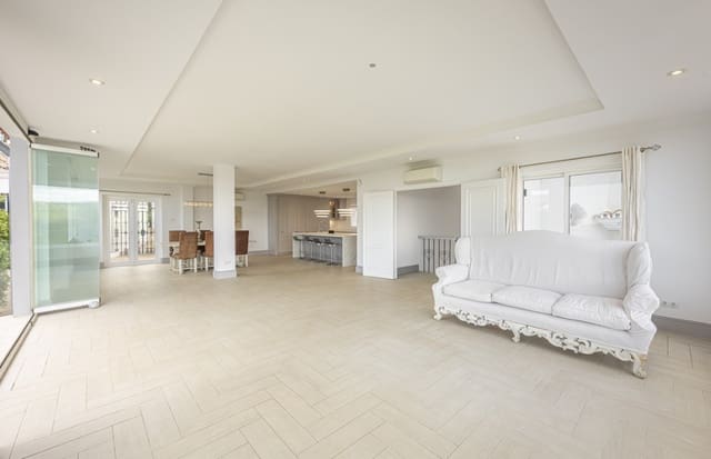 6 soverom Villa til salgs i Sotogrande, San Roque med svømmebasseng garasje - € 1 845 000 (Ref: 9990323)