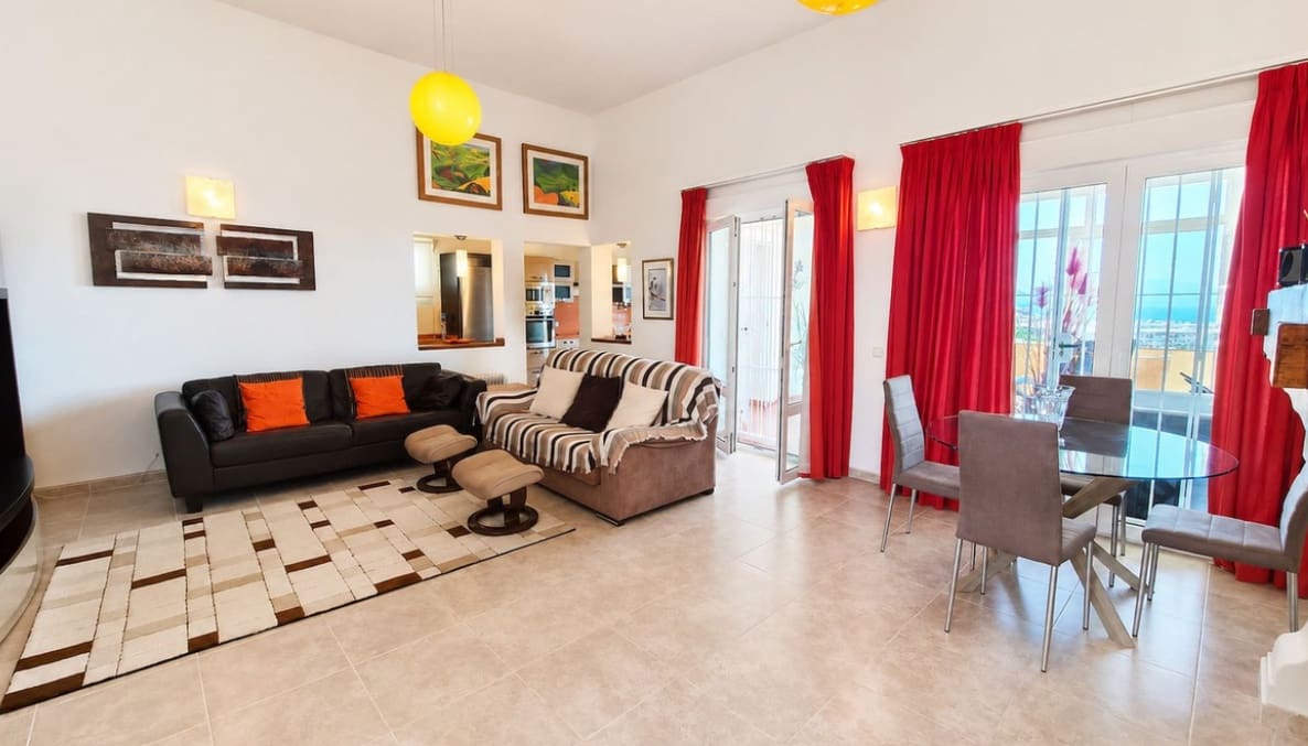 5 soveværelse Villa til salg i La Duquesa / Puerto de la Duquesa med swimmingpool garage - € 980.000 (Ref: 9990324)
