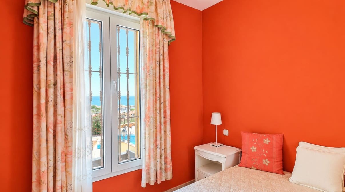 5 soveværelse Villa til salg i La Duquesa / Puerto de la Duquesa med swimmingpool garage - € 980.000 (Ref: 9990324)