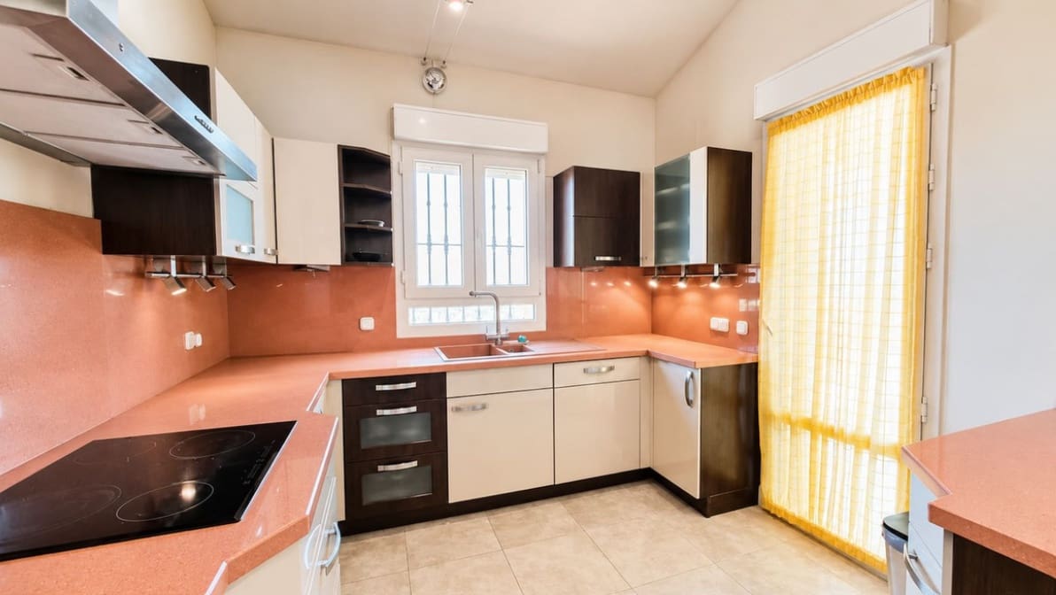 5 soveværelse Villa til salg i La Duquesa / Puerto de la Duquesa med swimmingpool garage - € 980.000 (Ref: 9990324)