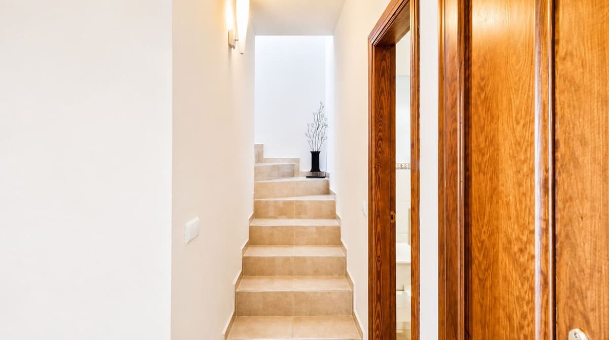5 soveværelse Villa til salg i La Duquesa / Puerto de la Duquesa med swimmingpool garage - € 980.000 (Ref: 9990324)