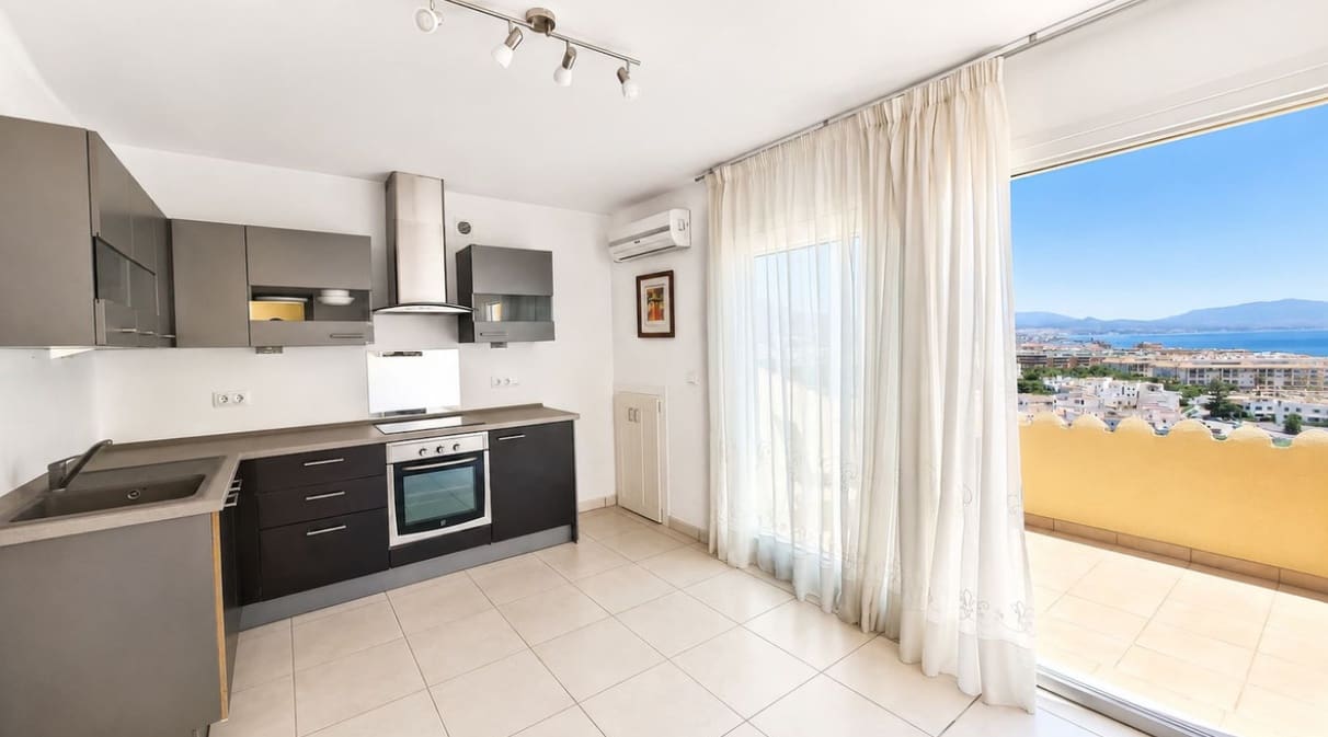 5 soveværelse Villa til salg i La Duquesa / Puerto de la Duquesa med swimmingpool garage - € 980.000 (Ref: 9990324)
