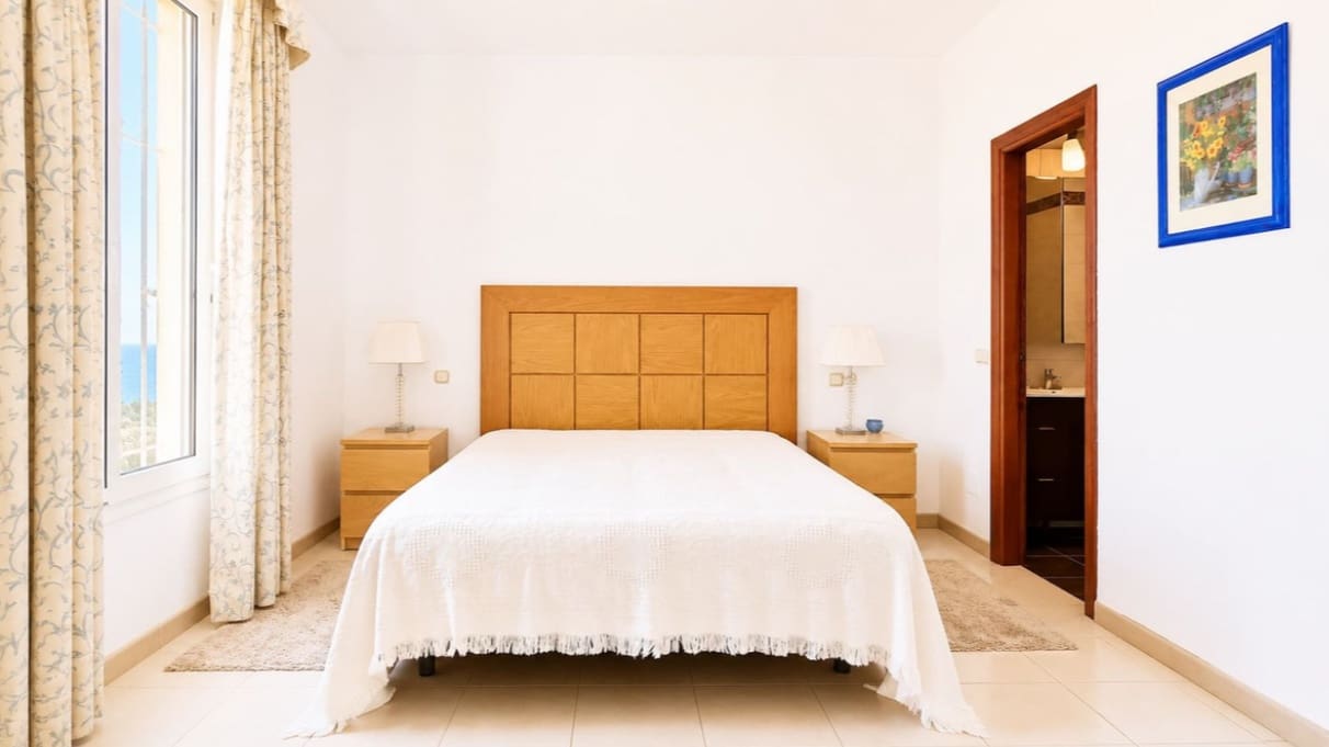 5 soveværelse Villa til salg i La Duquesa / Puerto de la Duquesa med swimmingpool garage - € 980.000 (Ref: 9990324)