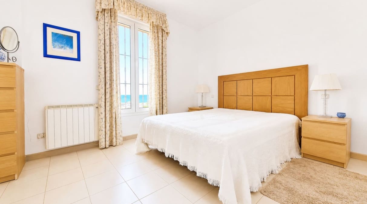 5 soveværelse Villa til salg i La Duquesa / Puerto de la Duquesa med swimmingpool garage - € 980.000 (Ref: 9990324)