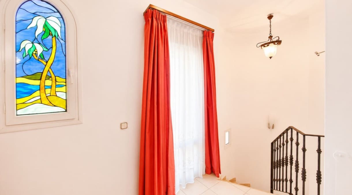 5 soveværelse Villa til salg i La Duquesa / Puerto de la Duquesa med swimmingpool garage - € 980.000 (Ref: 9990324)
