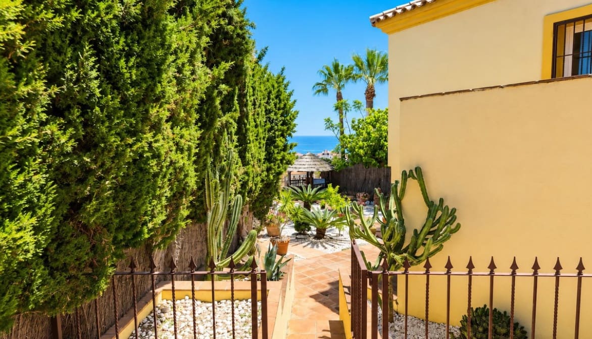 5 soveværelse Villa til salg i La Duquesa / Puerto de la Duquesa med swimmingpool garage - € 980.000 (Ref: 9990324)