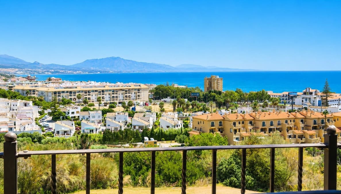 5 soveværelse Villa til salg i La Duquesa / Puerto de la Duquesa med swimmingpool garage - € 980.000 (Ref: 9990324)