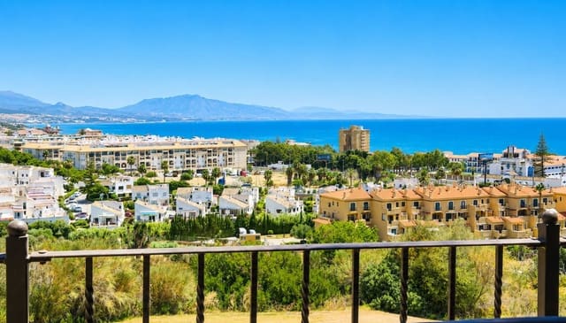 5 soveværelse Villa til salg i La Duquesa / Puerto de la Duquesa, Manilva med swimmingpool garage - € 980.000 (Ref: 9990324)