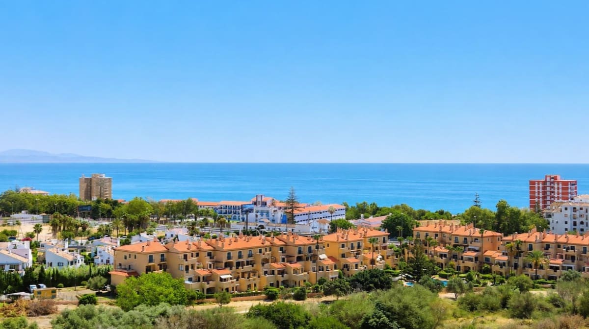 5 soveværelse Villa til salg i La Duquesa / Puerto de la Duquesa med swimmingpool garage - € 980.000 (Ref: 9990324)
