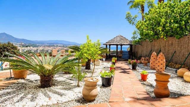 5 soveværelse Villa til salg i La Duquesa / Puerto de la Duquesa, Manilva med swimmingpool garage - € 980.000 (Ref: 9990324)
