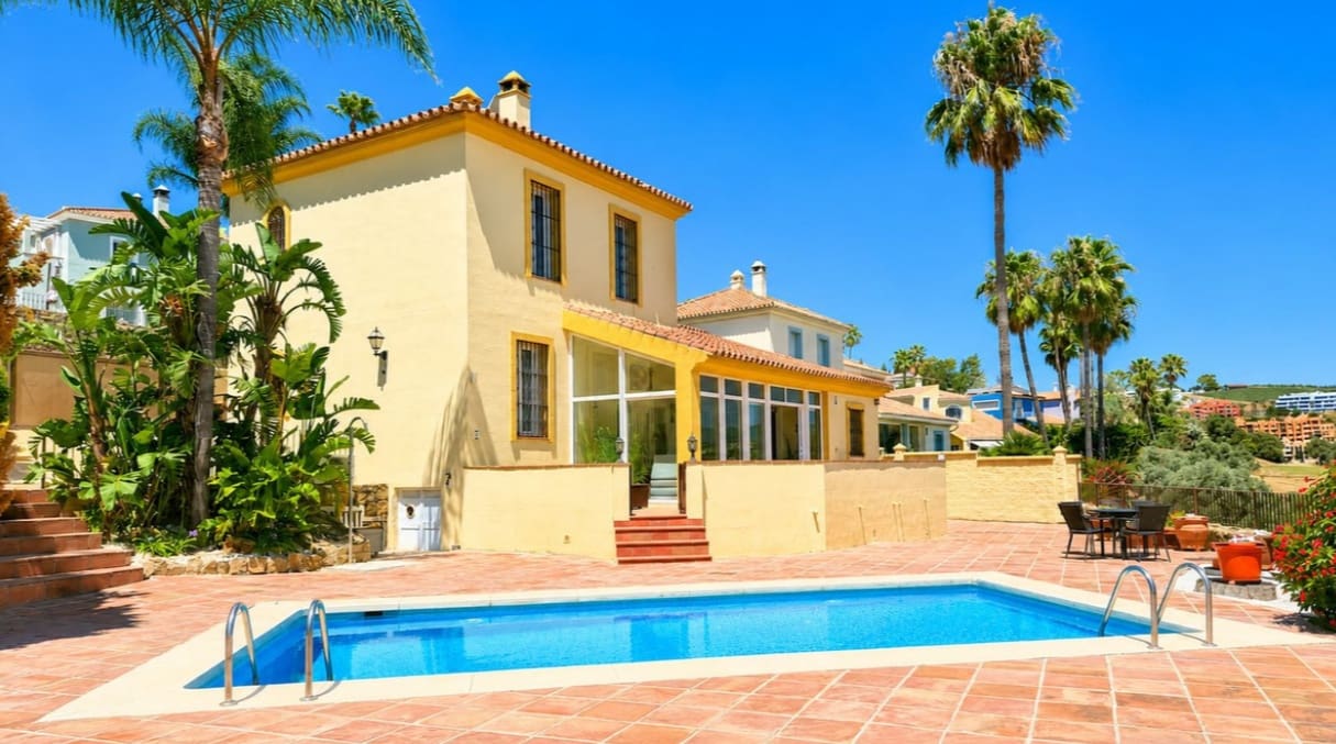 5 soveværelse Villa til salg i La Duquesa / Puerto de la Duquesa med swimmingpool garage - € 980.000 (Ref: 9990324)