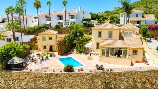 5 soveværelse Villa til salg i La Duquesa / Puerto de la Duquesa, Manilva med swimmingpool garage - € 980.000 (Ref: 9990324)