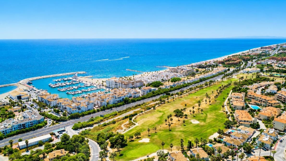 5 soveværelse Villa til salg i La Duquesa / Puerto de la Duquesa med swimmingpool garage - € 980.000 (Ref: 9990324)