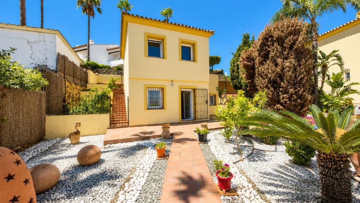 5 soveværelse Villa til salg i La Duquesa / Puerto de la Duquesa med swimmingpool garage - € 980.000 (Ref: 9990324)