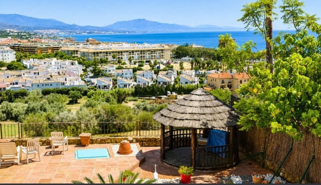 5 soveværelse Villa til salg i La Duquesa / Puerto de la Duquesa, Manilva med swimmingpool garage - € 980.000 (Ref: 9990324)