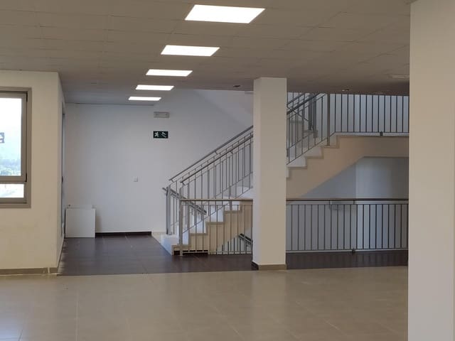 Escritório para arrendar em Culleredo - 7 000 € (Ref: 8101919)