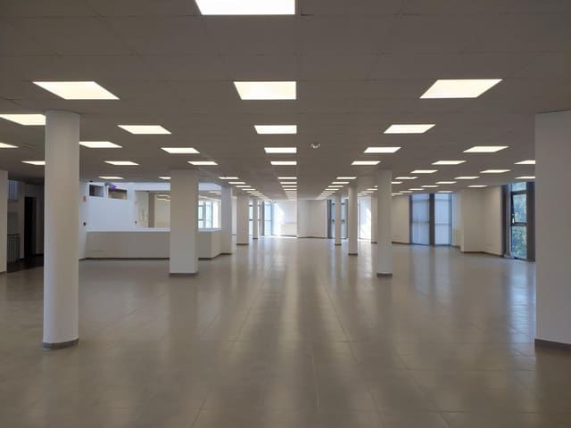 Escritório para arrendar em Culleredo - 7 000 € (Ref: 8101919)