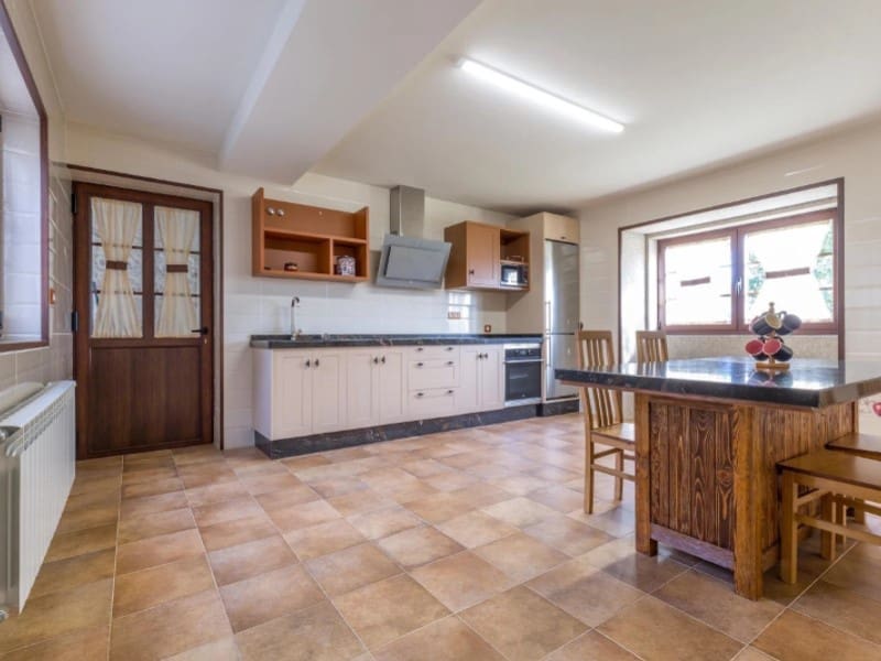 5 sovrum Finca/Hus på landet till salu i Palas de Rei med garage - 550 000 € (Ref: 9414316)