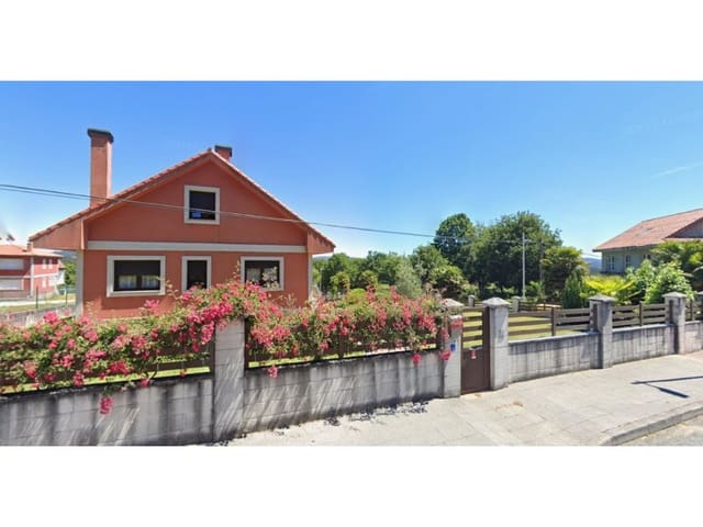 5 bedroom Villa for sale in Teo with garage - € 448,000 (Ref: 9416170)