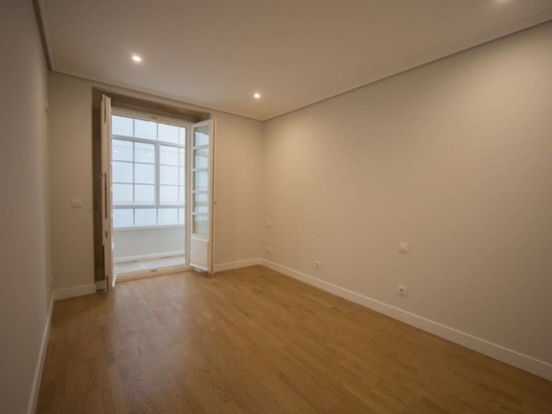 3 bedroom Flat for rent in A Coruna city - € 1,200 (Ref: 9437750)