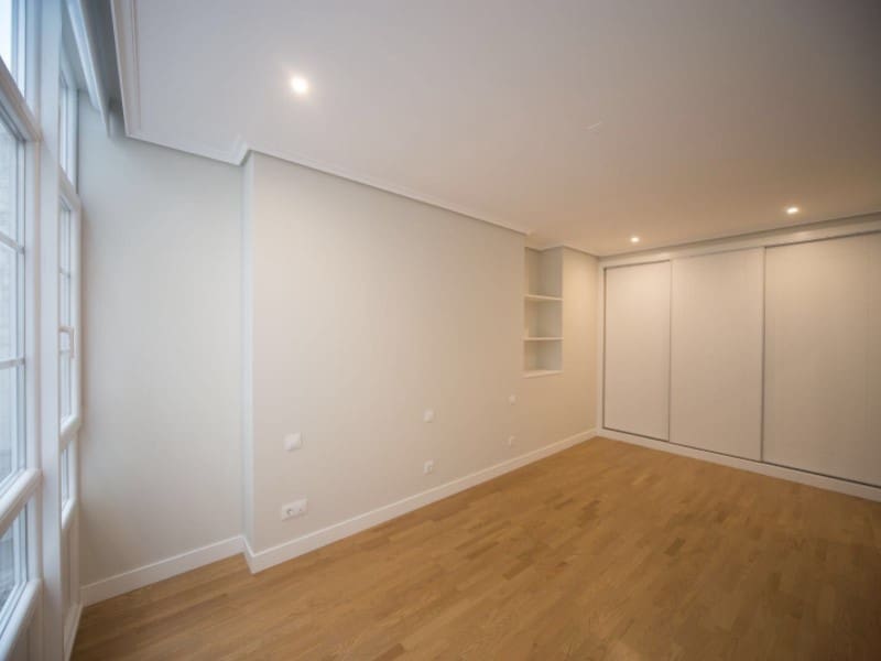 3 bedroom Flat for rent in A Coruna city - € 1,200 (Ref: 9437750)