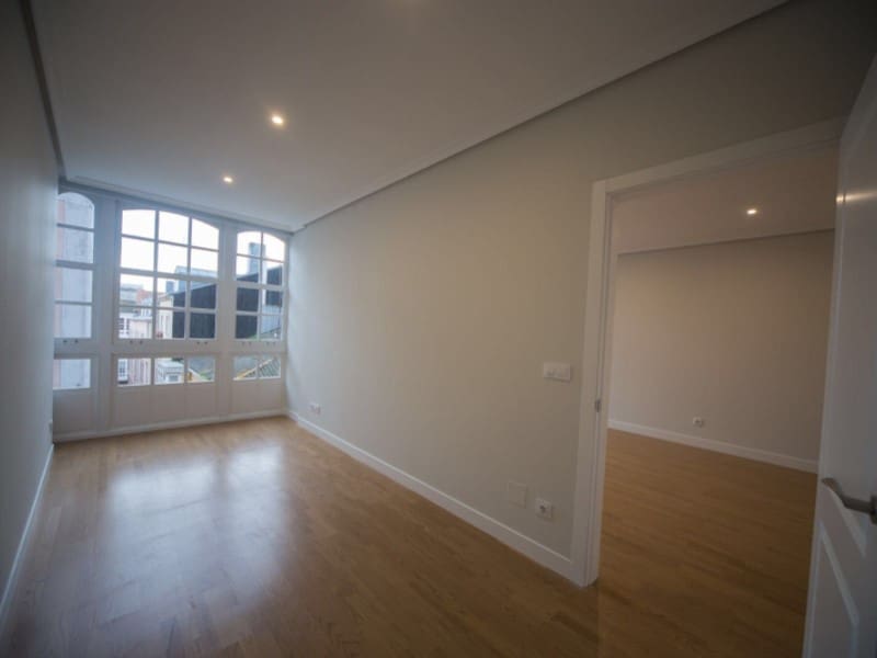 3 bedroom Flat for rent in A Coruna city - € 1,200 (Ref: 9437750)