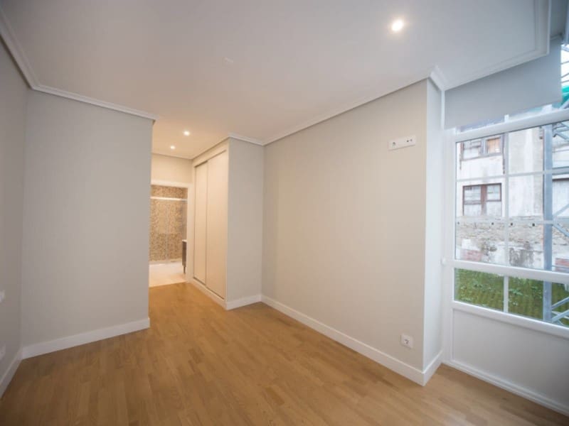 3 bedroom Flat for rent in A Coruna city - € 1,200 (Ref: 9437750)