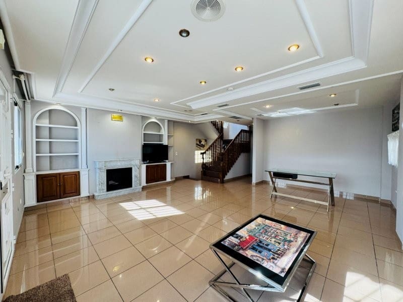 Chalet de 5 habitaciones en Torrevieja en venta con garaje - 549.000 € (Ref: 9659218)