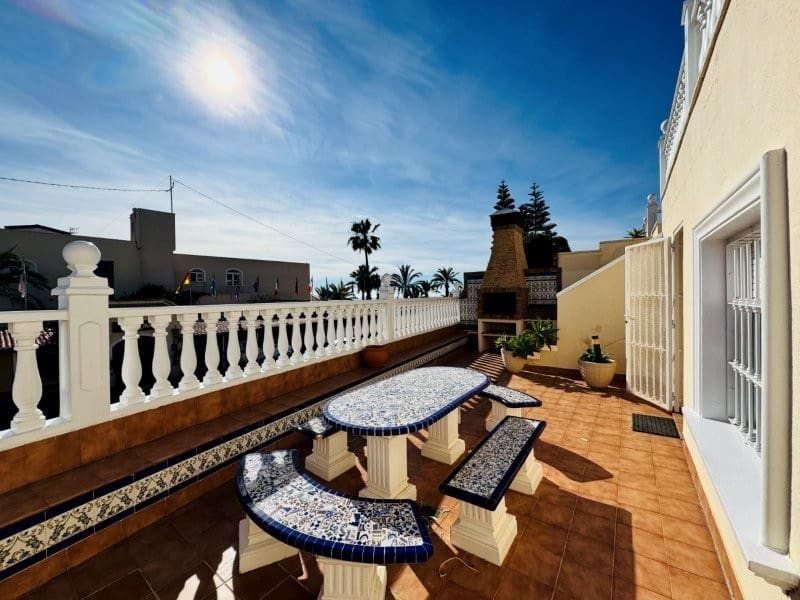 Chalet de 5 habitaciones en Torrevieja en venta con garaje - 549.000 € (Ref: 9659218)