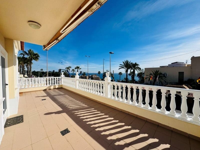 Chalet de 5 habitaciones en Torrevieja en venta con garaje - 549.000 € (Ref: 9659218)
