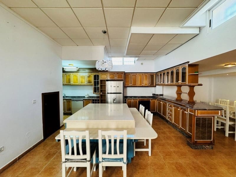 Chalet de 5 habitaciones en Torrevieja en venta con garaje - 549.000 € (Ref: 9659218)
