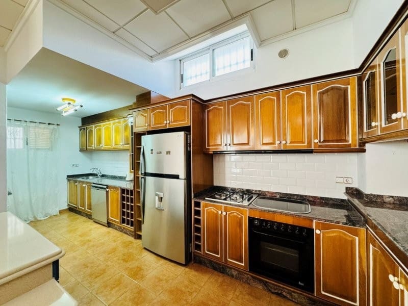 Chalet de 5 habitaciones en Torrevieja en venta con garaje - 549.000 € (Ref: 9659218)