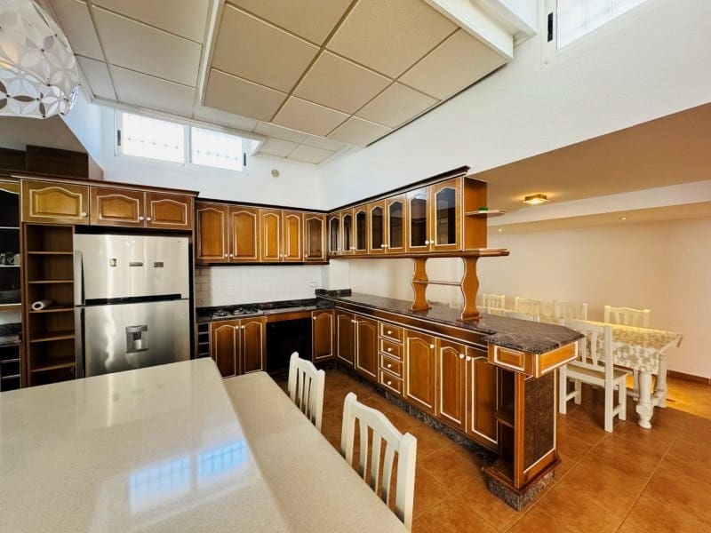 Chalet de 5 habitaciones en Torrevieja en venta con garaje - 549.000 € (Ref: 9659218)