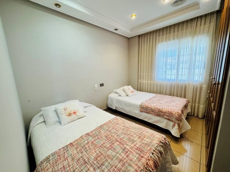 Chalet de 5 habitaciones en Torrevieja en venta con garaje - 549.000 € (Ref: 9659218)