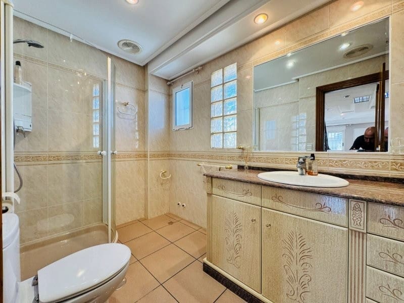 Chalet de 5 habitaciones en Torrevieja en venta con garaje - 549.000 € (Ref: 9659218)