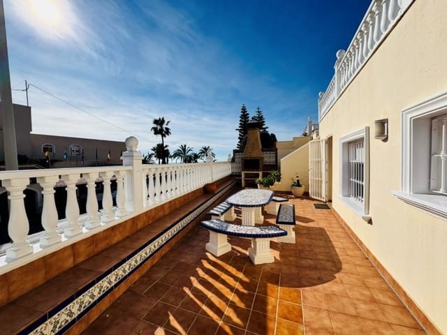 Chalet de 5 habitaciones en Playa de los Locos, Torrevieja en venta con garaje - 549.000 € (Ref: 9659218)