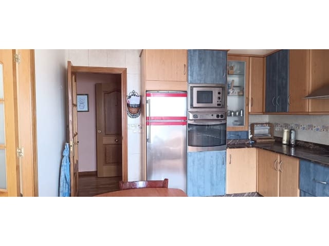 Piso de 4 habitaciones en Laxe en venta - 169.000 € (Ref: 9670318)