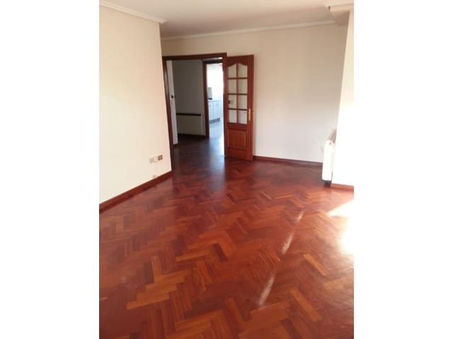 2 slaapkamer Appartement te huur in A Coruña stad - € 900 (Ref: 9850990)