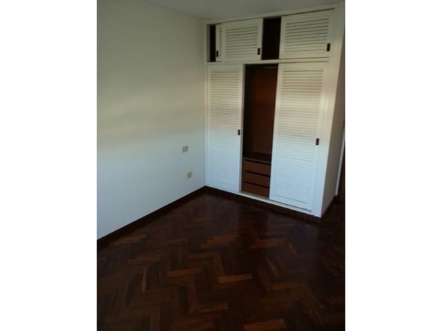 2 slaapkamer Appartement te huur in A Coruña stad - € 900 (Ref: 9850990)
