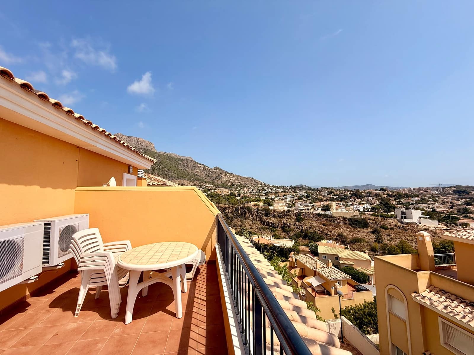 4 makuuhuone Bungalow myytävänä paikassa Calpe / Calp mukana uima-altaan 
autotalli - 475 000 € (Ref: 10007597)