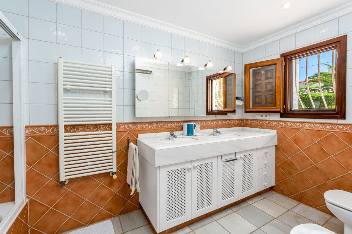 4 soverom Villa til salgs i Javea / Xabia med svømmebasseng garasje - € 995 000 (Ref: 10009339)