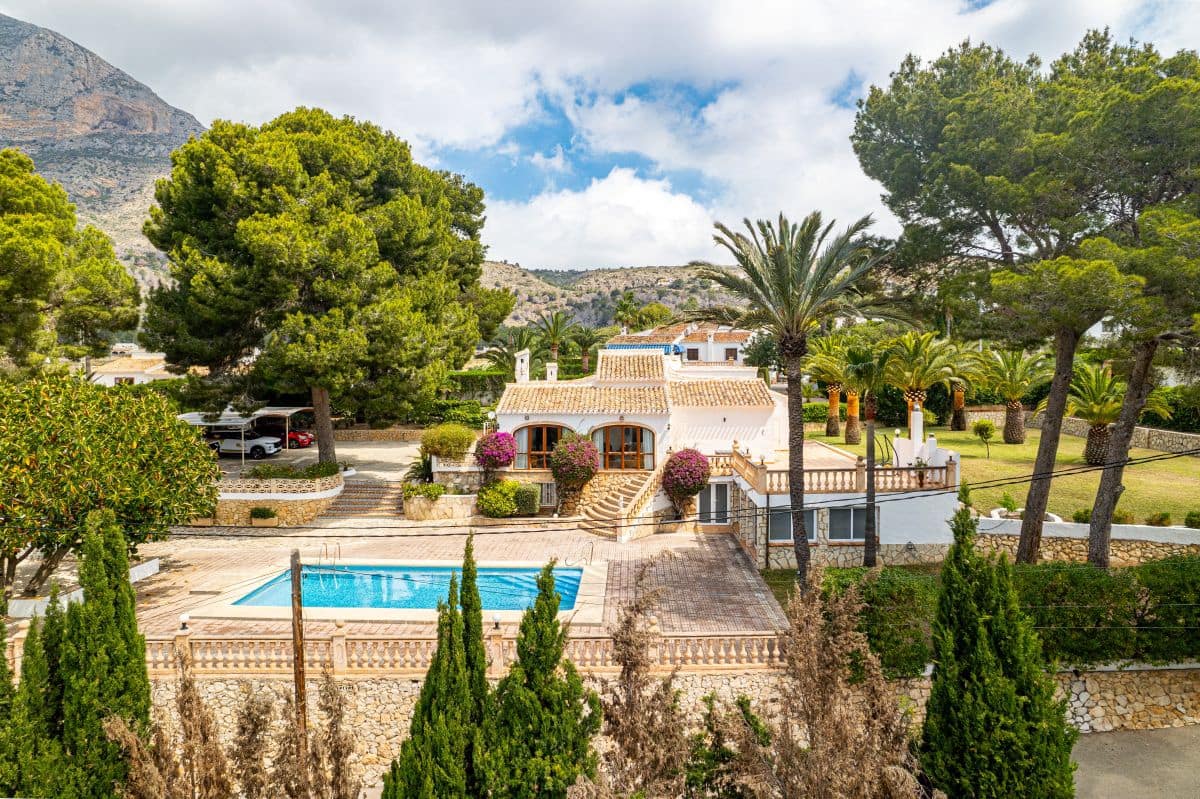 4 soverom Villa til salgs i Javea / Xabia med svømmebasseng garasje - € 995 000 (Ref: 10009339)