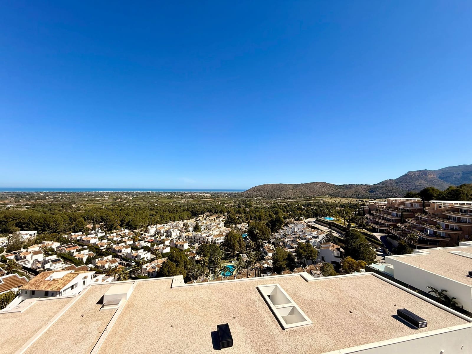 3 slaapkamer Penthouse te koop in Denia met zwembad garage - € 750.000 (Ref: 10011760)