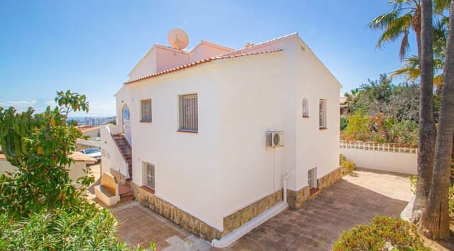 4 Zimmer Villa zu verkaufen in Gargasindi, Calpe / Calp mit Pool Garage - 550.000 € (Ref: 10012191)